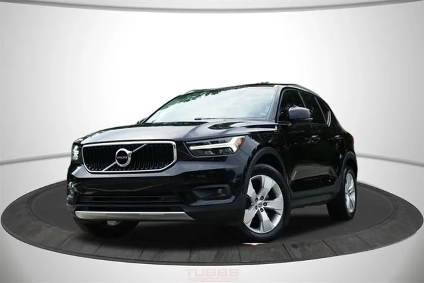 2022 Volvo XC40 T5 AWD Momentum photo 1
