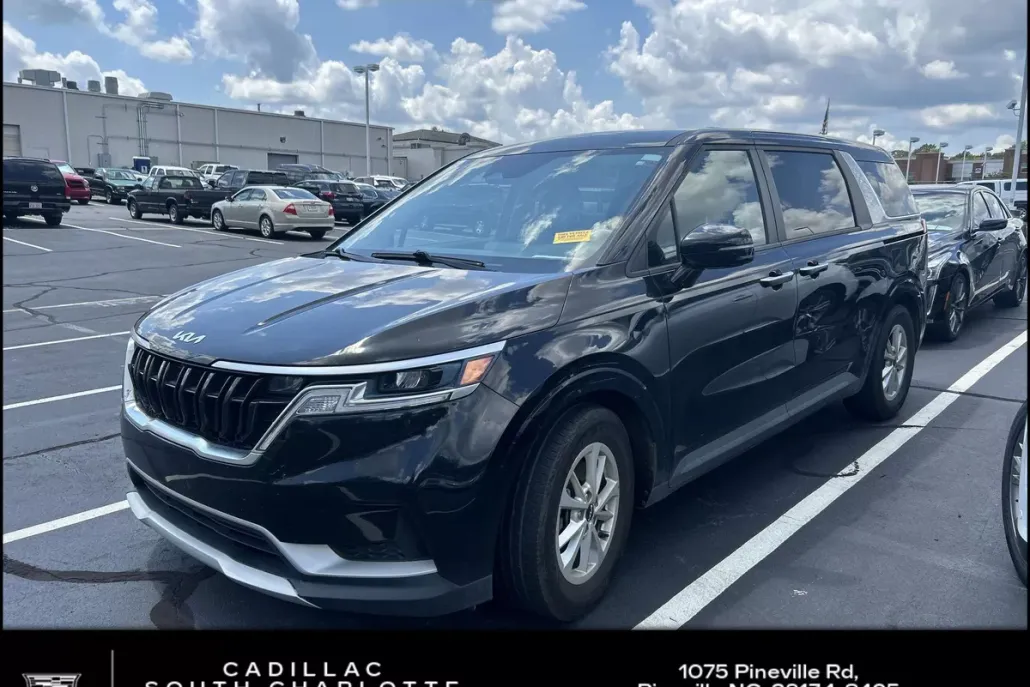 2022 Kia Carnival LXS photo 1