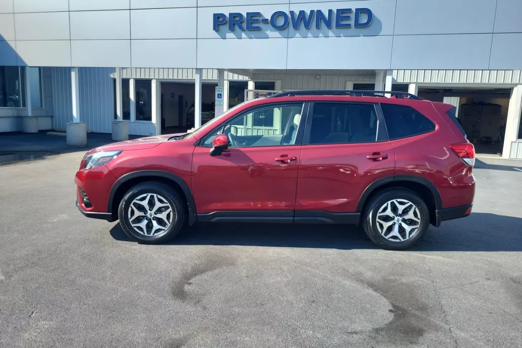2023 Subaru Forester Premium photo 1