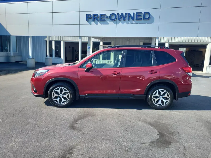 2023 Subaru Forester Premium photo 1