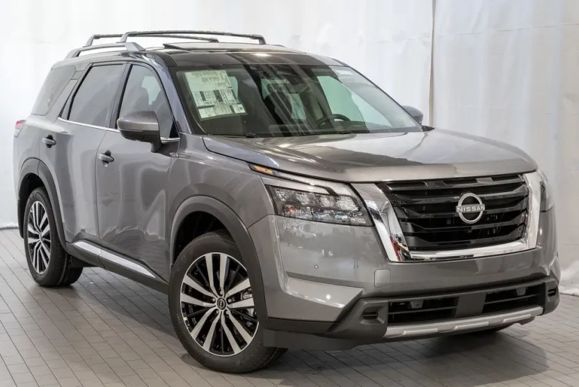 2025 Nissan Pathfinder Platinum photo 1