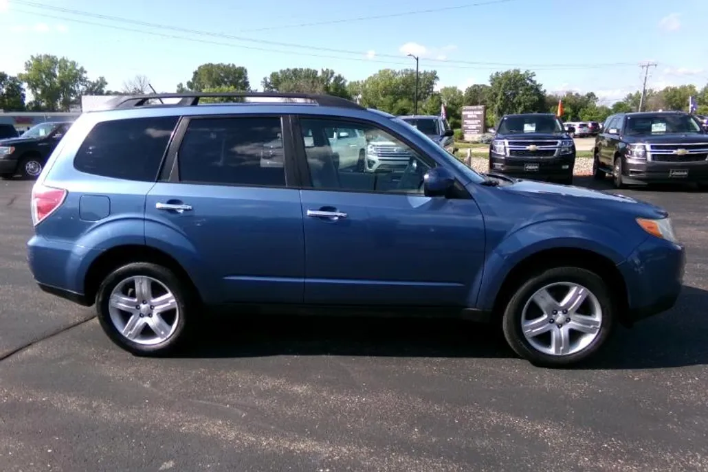 2010 Subaru Forester 2.5X Limited photo 1