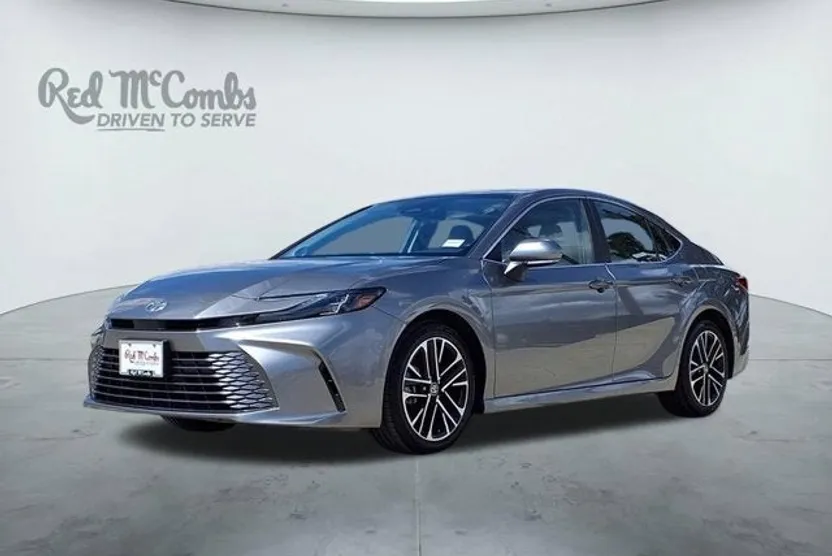 2025 Toyota Camry XLE photo 1