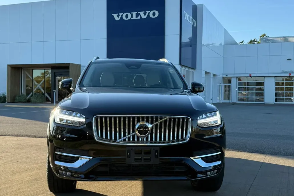 2024 Volvo XC90 Plus photo 1