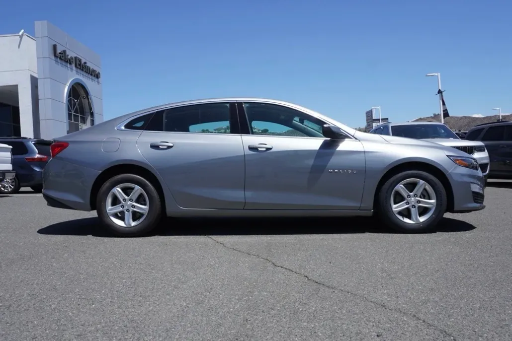 2024 Chevrolet Malibu 1LT photo 1