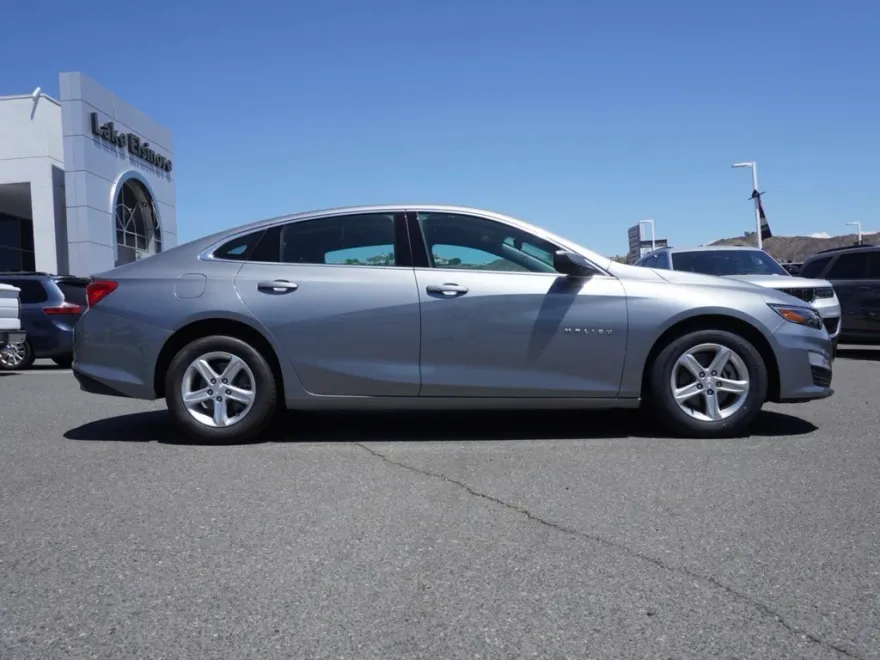 2024 Chevrolet Malibu 1LT photo 1