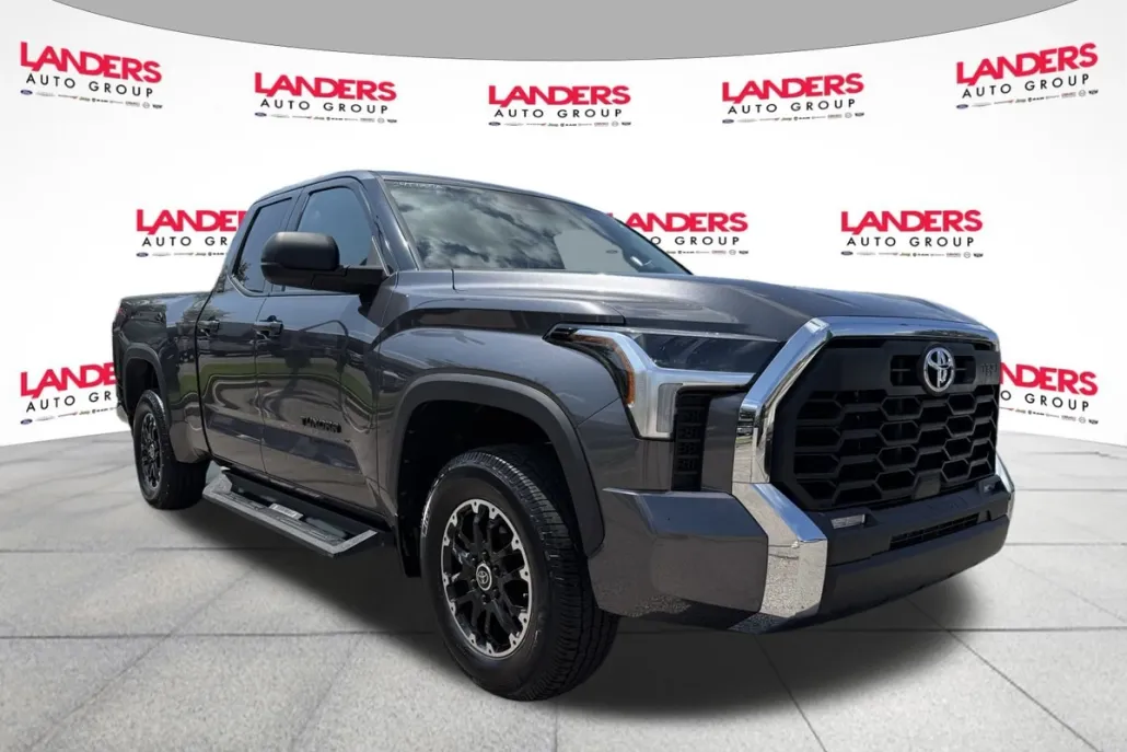 2023 Toyota Tundra SR5 photo 1