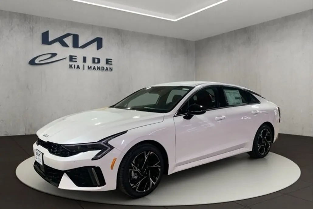 2026 Kia K5 GT-Line photo 1
