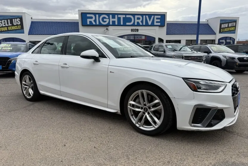 2023 Audi A4 S line Quattro Premium Plus photo 1