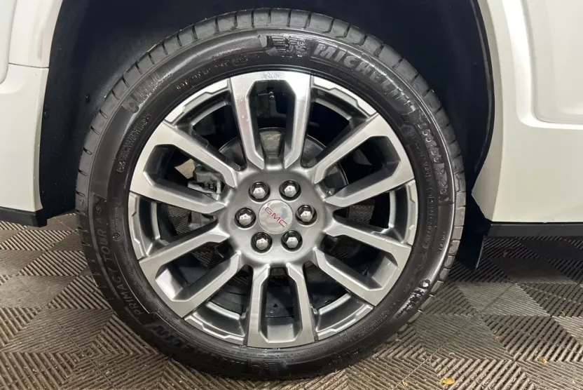 2023 Gmc Acadia Denali photo 1