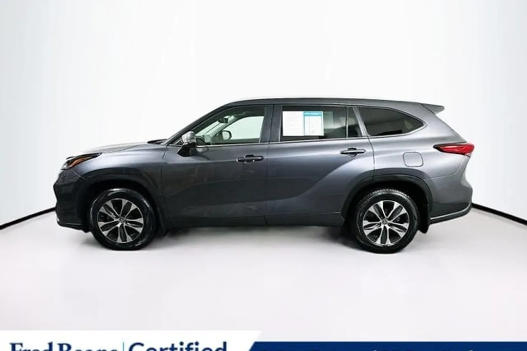 2023 Toyota Highlander L photo 1