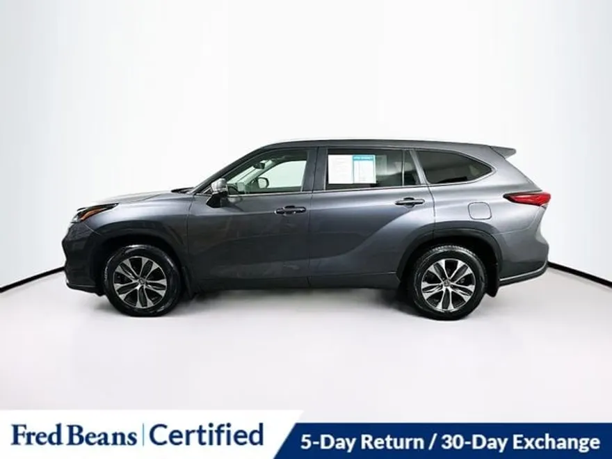 2023 Toyota Highlander L photo 1