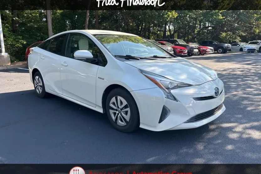 2017 Toyota Prius Four photo 1