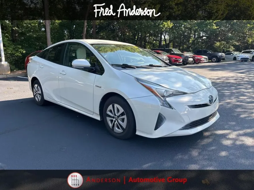 2017 Toyota Prius Four photo 1