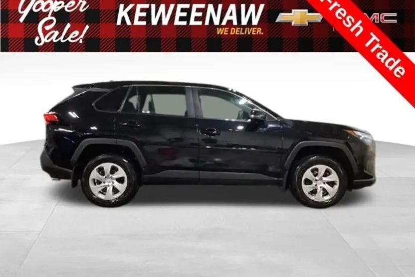 2024 Toyota RAV4 LE photo 1