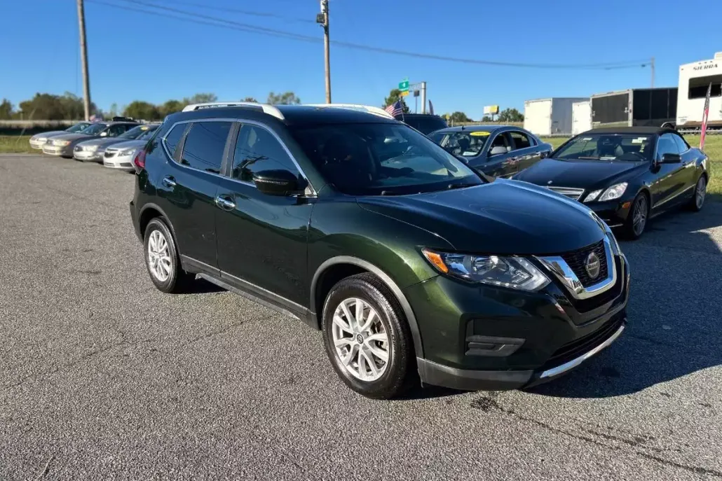 2019 Nissan Rogue SV photo 1