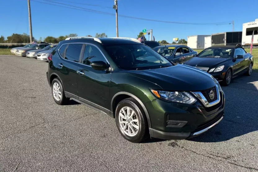 2019 Nissan Rogue SV photo 1