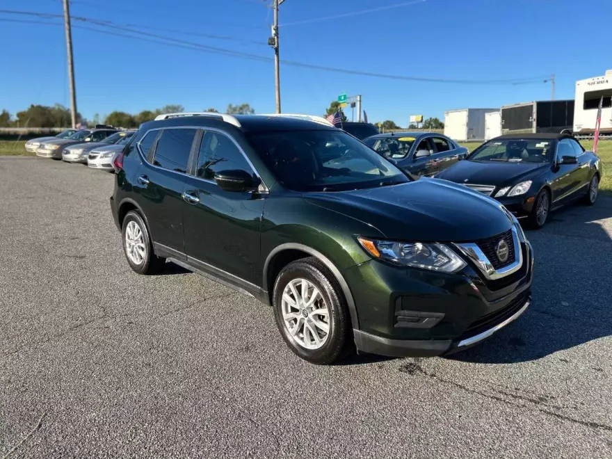 2019 Nissan Rogue SV photo 1