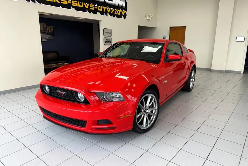 2013 Ford Mustang GT photo 1