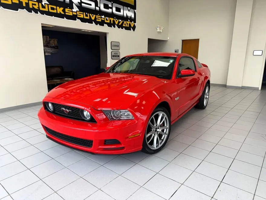 2013 Ford Mustang GT photo 1