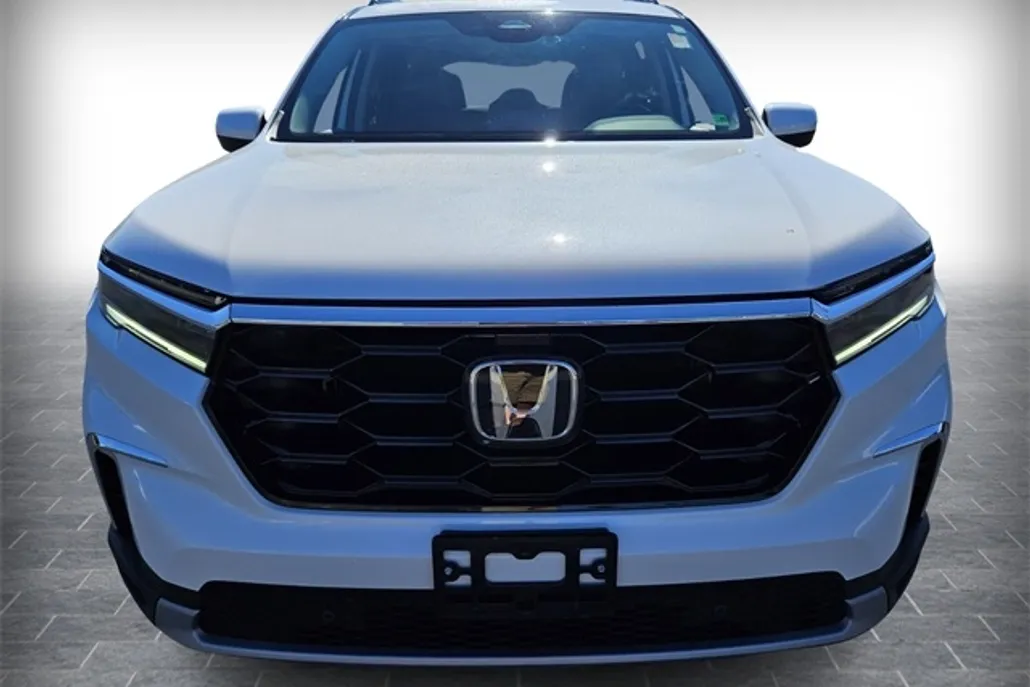2024 Honda Pilot Touring photo 1