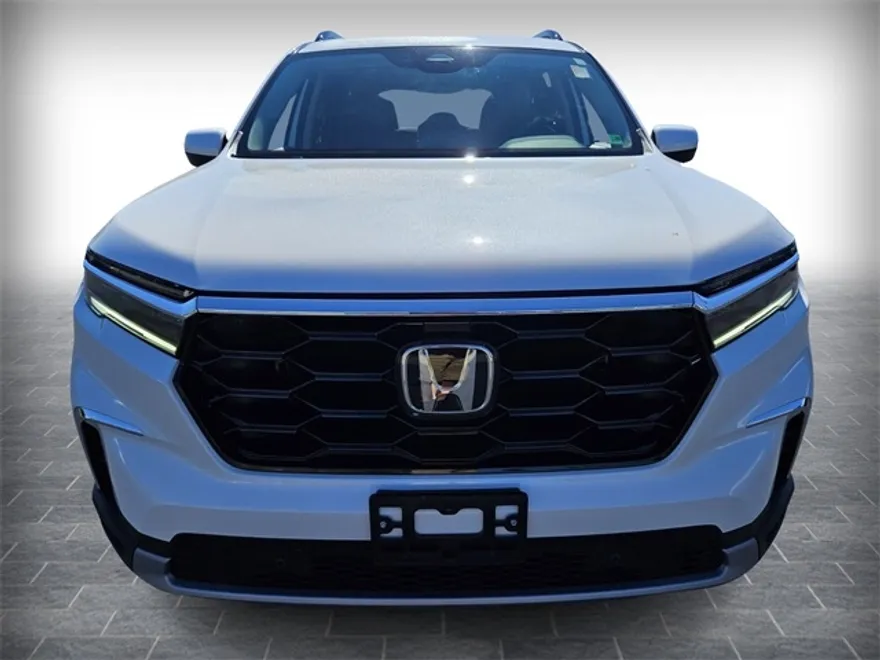 2024 Honda Pilot Touring photo 1