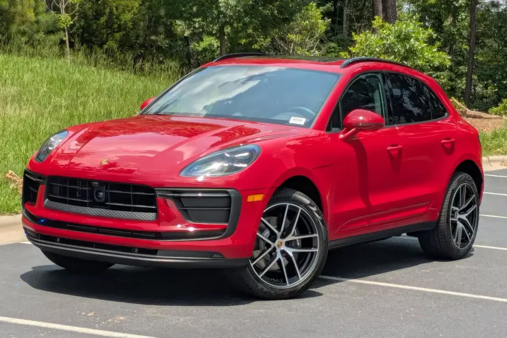 2025 Porsche Macan T photo 1