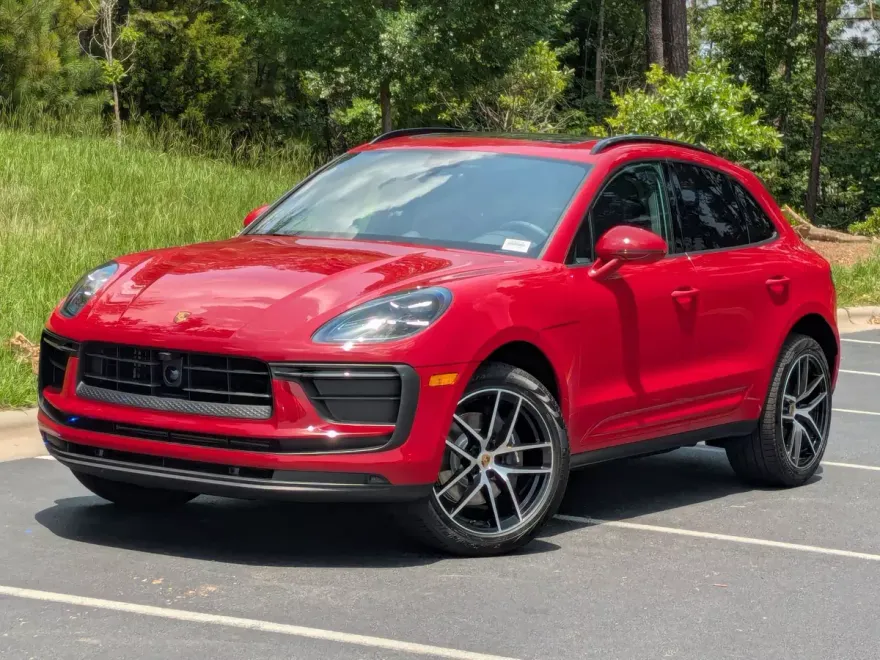 2025 Porsche Macan T photo 1