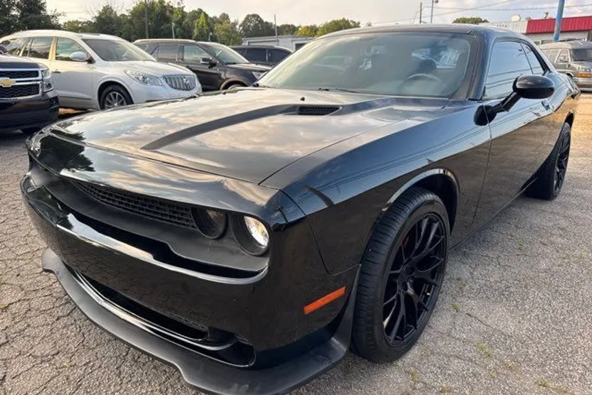 2014 Dodge Challenger SXT photo 1