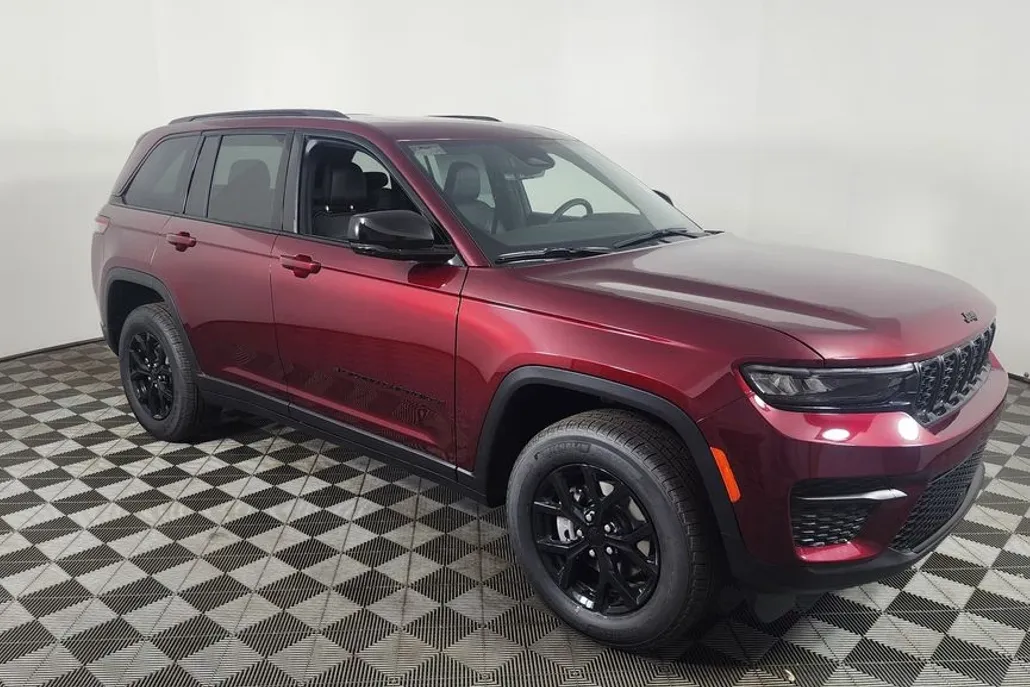 2025 Jeep Grand Cherokee Altitude photo 1