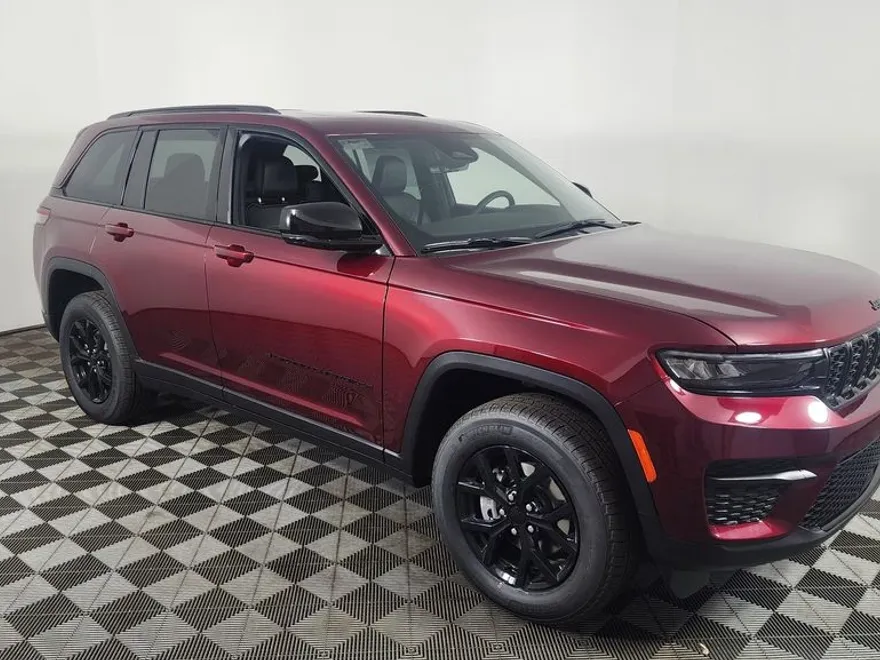 2025 Jeep Grand Cherokee Altitude photo 1