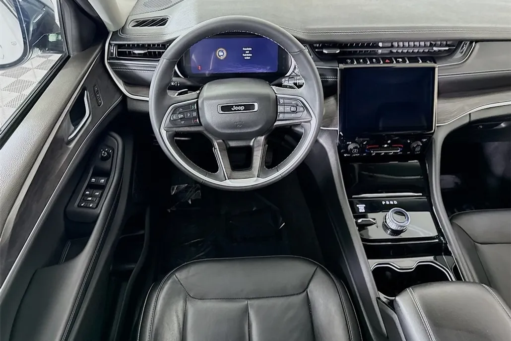 2023 Jeep Grand Cherokee Limited photo 1