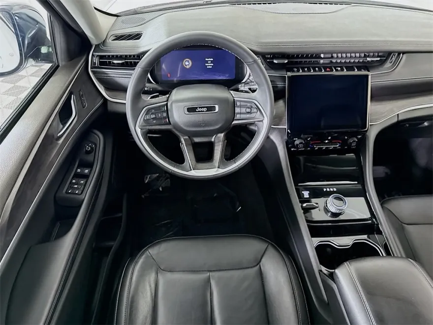 2023 Jeep Grand Cherokee Limited photo 1