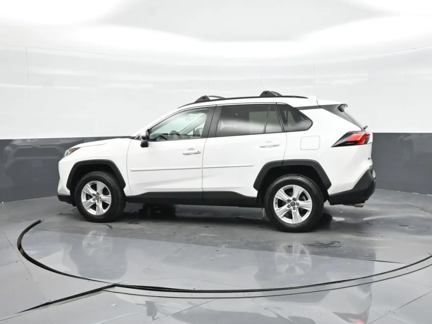 2020 Toyota RAV4 XLE photo 1