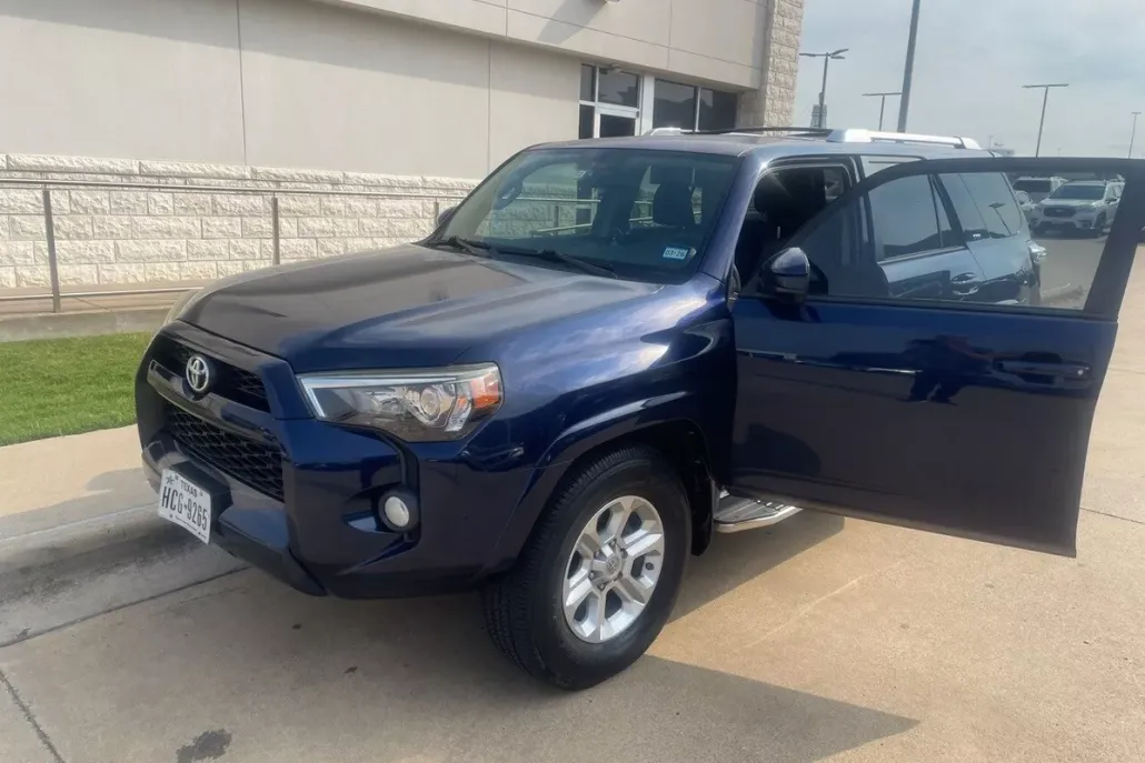 2015 Toyota 4Runner SR5 photo 1