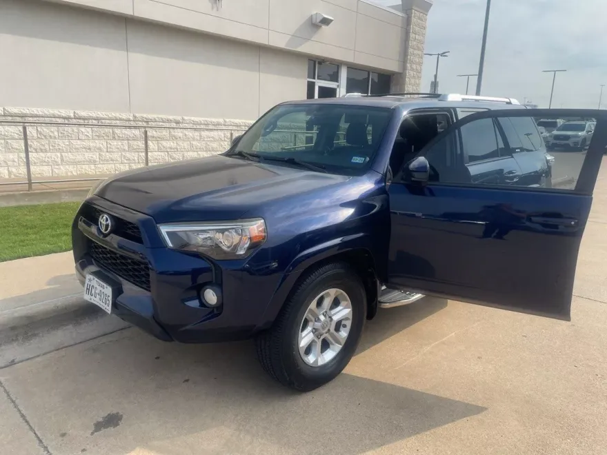 2015 Toyota 4Runner SR5 photo 1