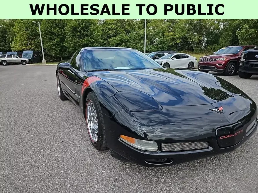 2004 Chevrolet Corvette Base photo 1
