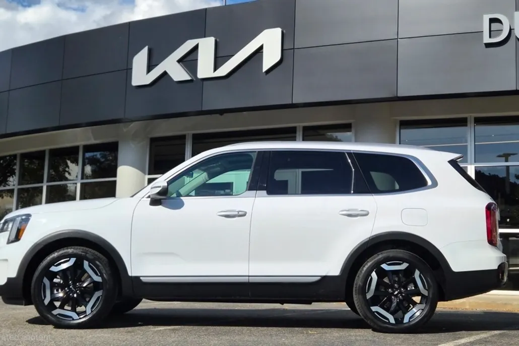 2025 Kia Telluride S photo 1