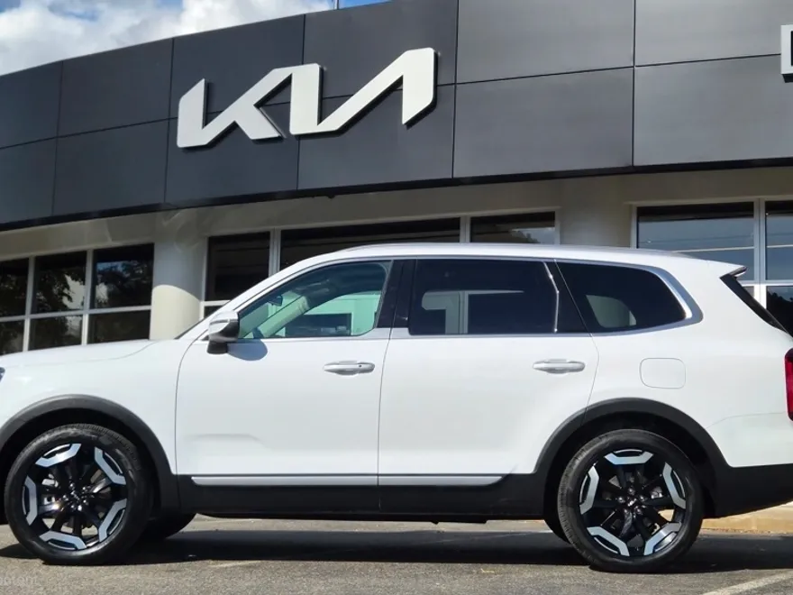 2025 Kia Telluride S photo 1