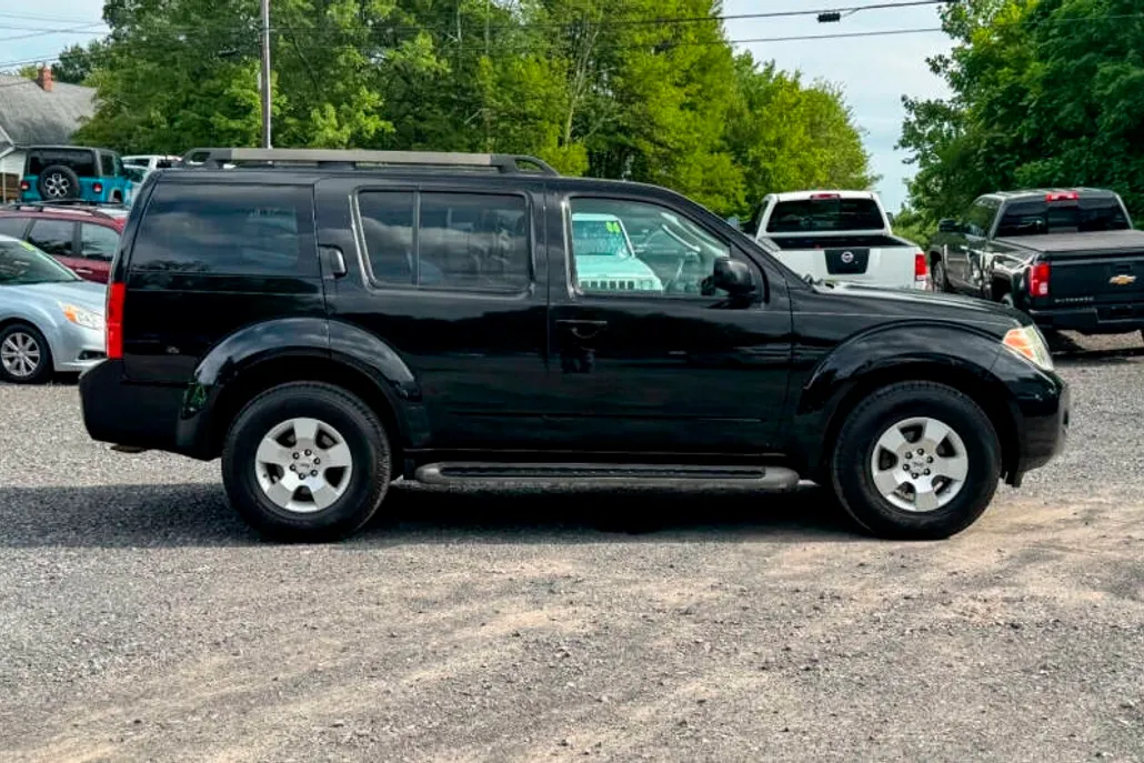 2012 Nissan Pathfinder SV photo 1
