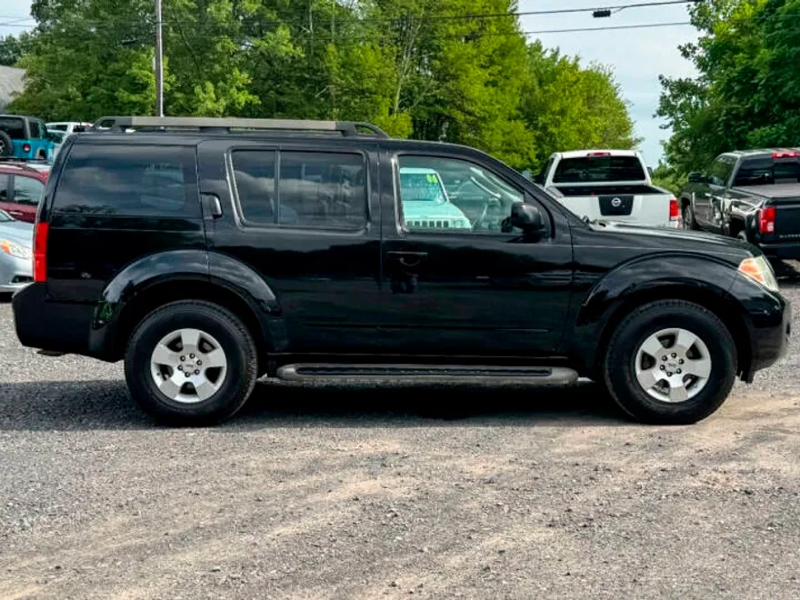 2012 Nissan Pathfinder SV photo 1