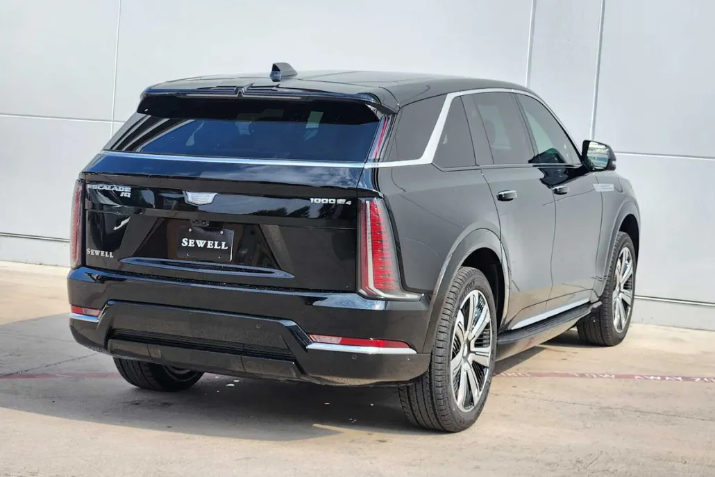 2025 Cadillac Escalade IQ Luxury photo 1