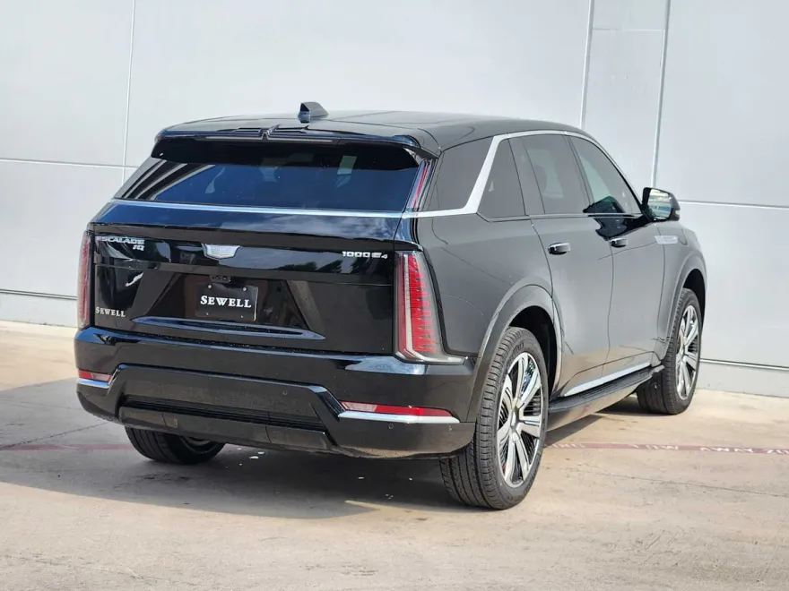 2025 Cadillac Escalade IQ Luxury photo 1
