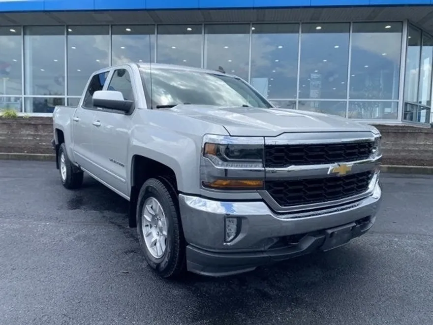 2018 Chevrolet Silverado 1500 LT photo 1
