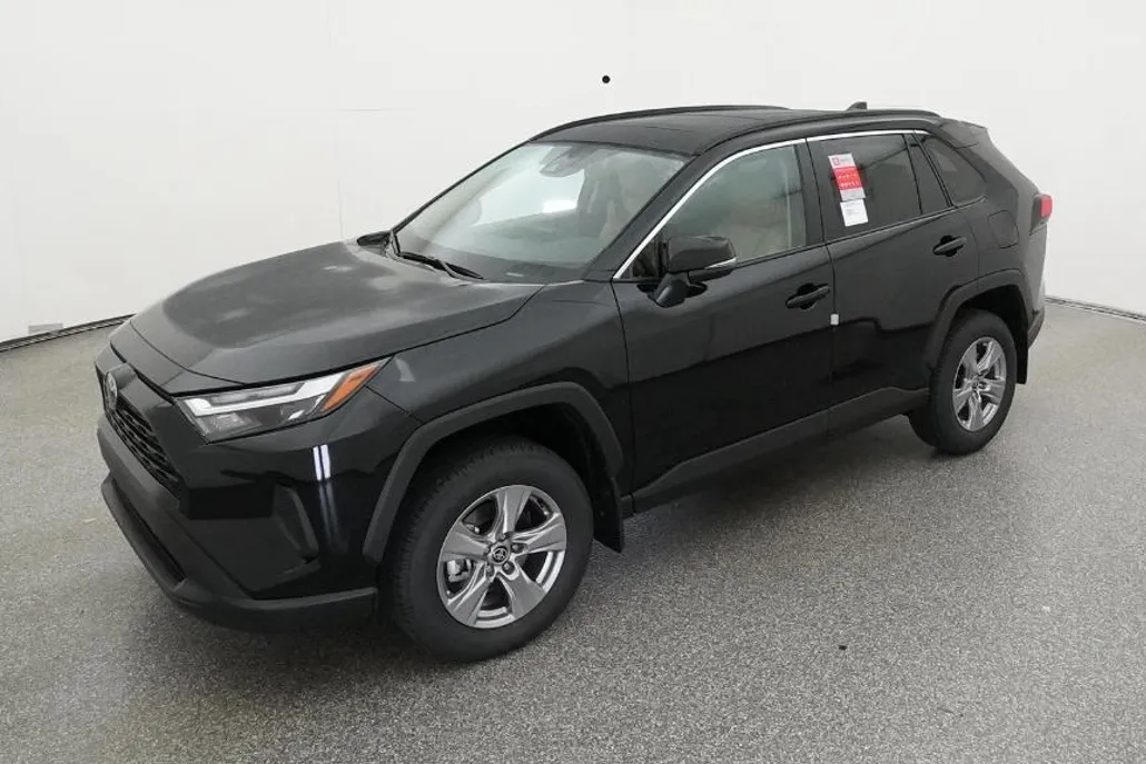 2025 Toyota RAV4 XLE photo 1