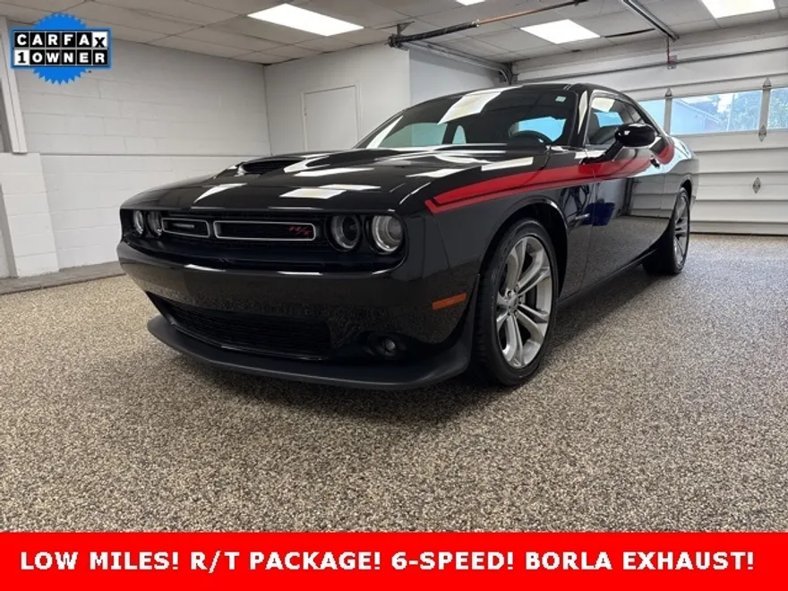 2022 Dodge Challenger R/T photo 1