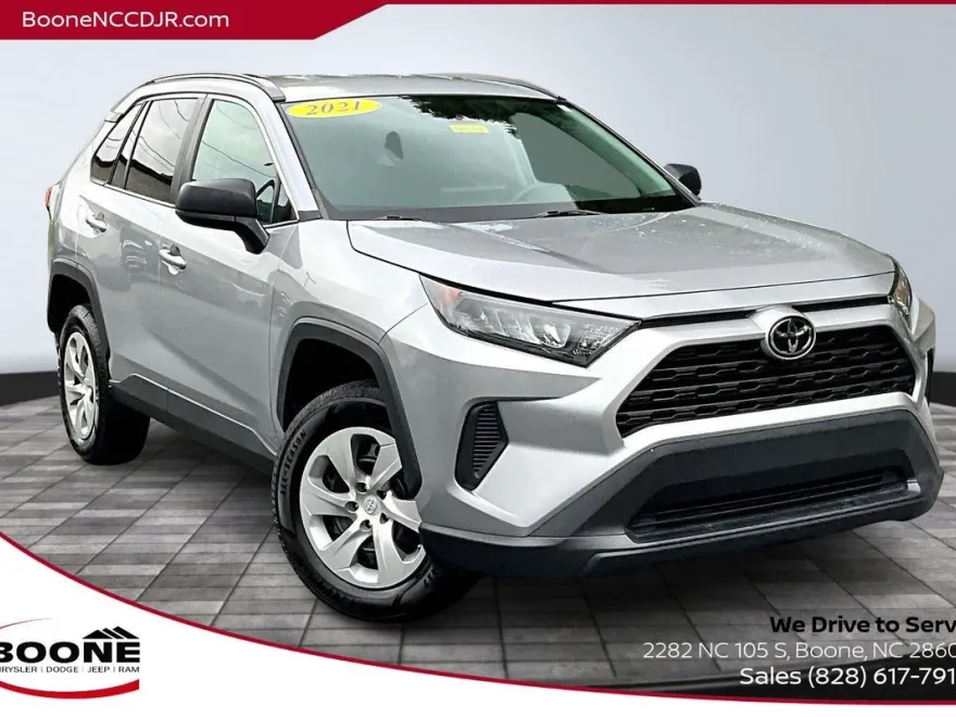 2021 Toyota RAV4 LE photo 1