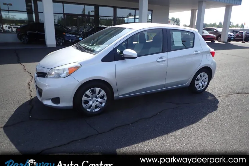 2012 Toyota Yaris LE photo 1