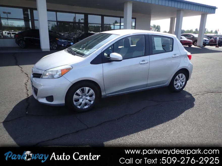 2012 Toyota Yaris LE photo 1