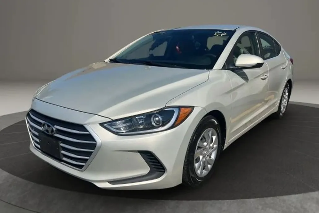 2017 Hyundai Elantra Base photo 1
